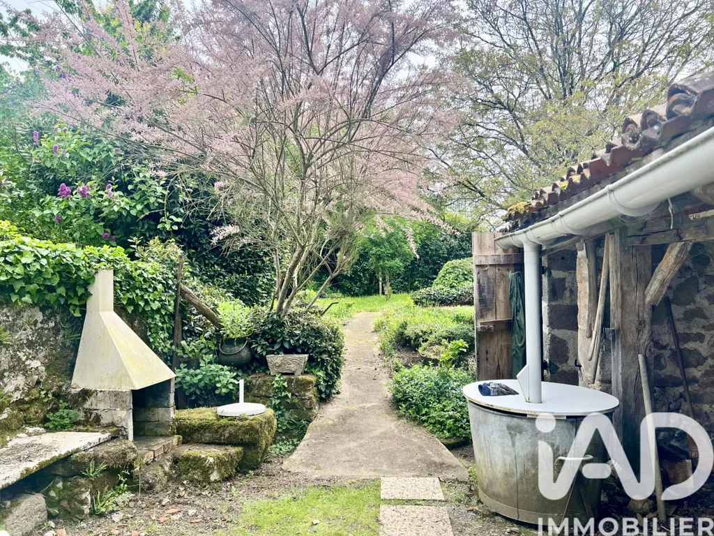 Aed - Village House with Garden in Blond