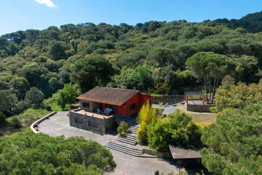 Õhuvaade - Detached House with Pool in Vallromanes