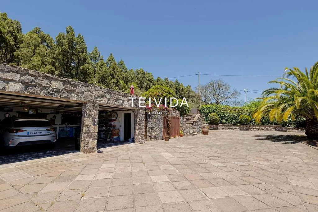 Exterior - Villa with Pool and Bodega in El Rosario