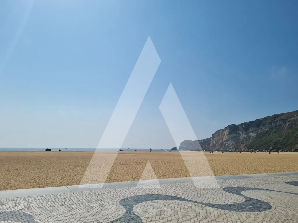Construction Plot with 10 Apartments in Nazaré
