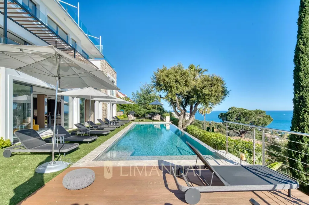 Piscine - Villa de luxe avec vue mer à Cannes