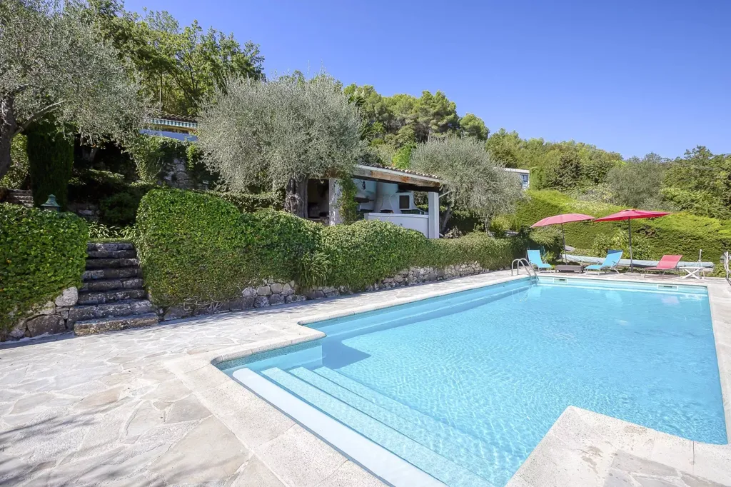 Piscine - Villa de Charme avec Vue Mer au Rouret