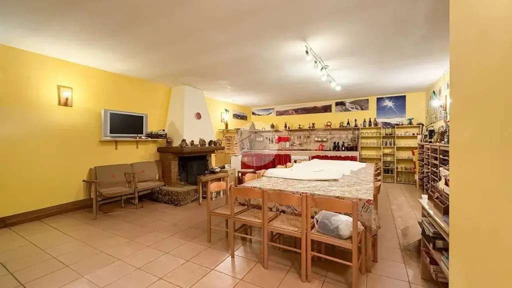 Dining Room - Modern Terrace Villa in Pettino, L'Aquila
