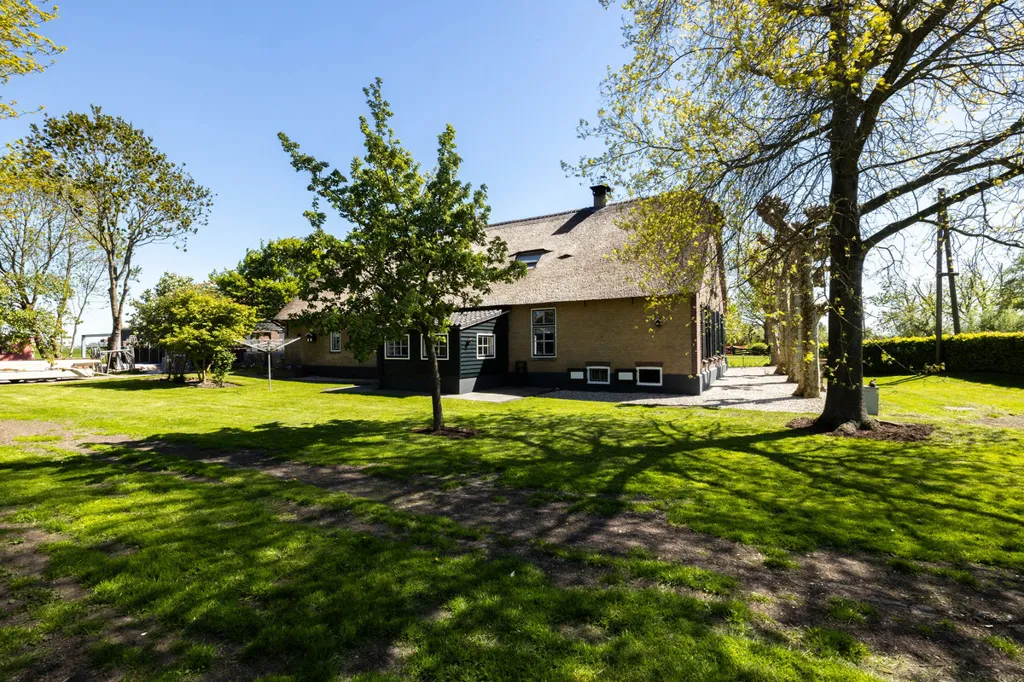 Aed - Nostalgic Farmhouse with Polder Views in Vlist