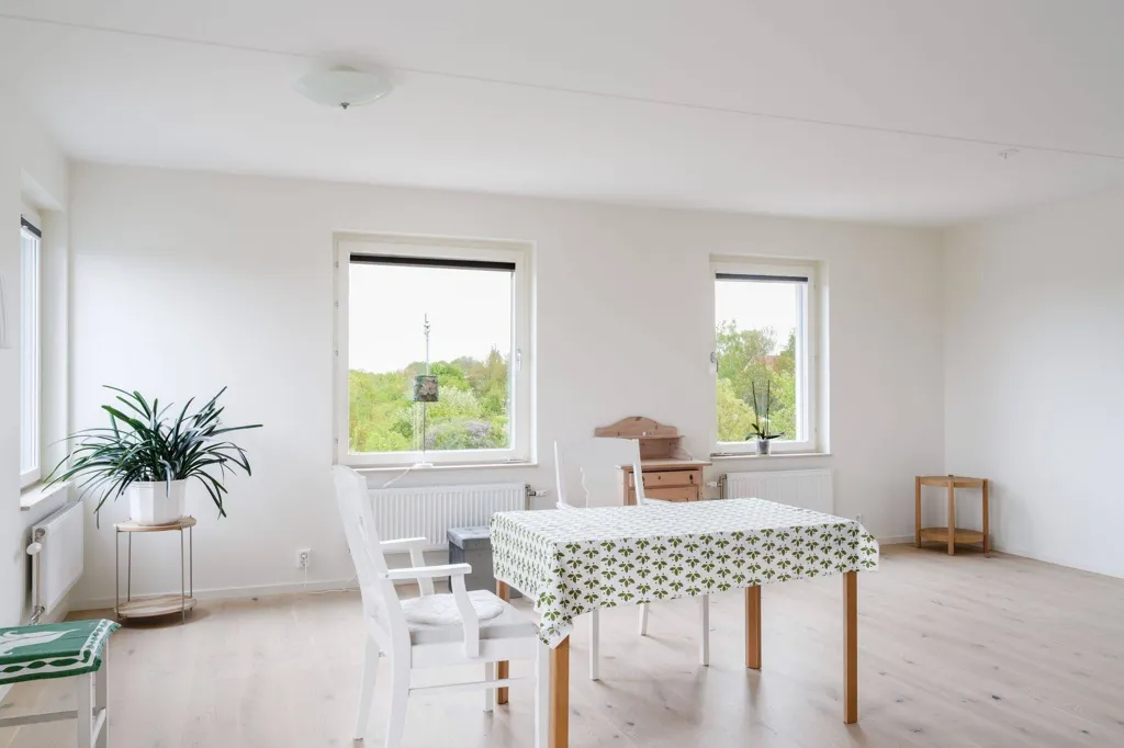 Sala da pranzo - Corner Flat with Two Balconies in Aromalund, Lund