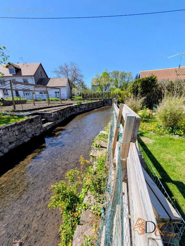 Aed - Contemporary Villa with River View in Sentheim