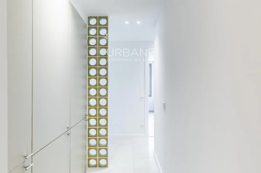 Esik - Designer Flat with Terrace in Sant Antoni, Barcelona