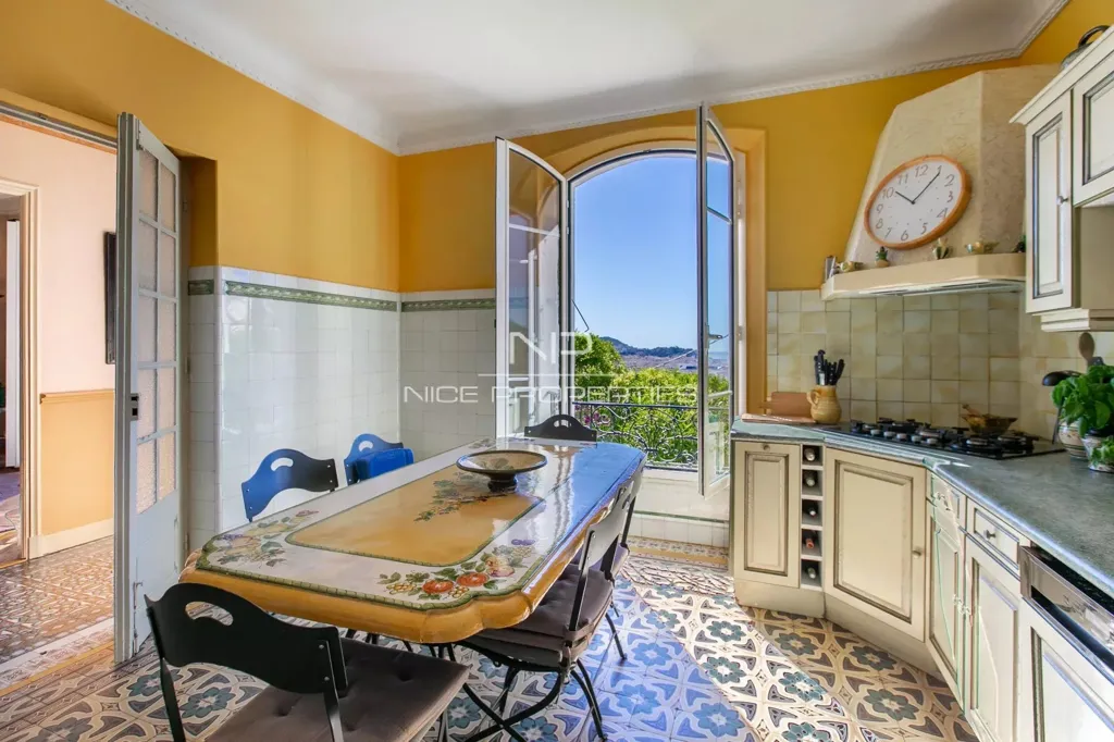 Cuisine - Maison de Luxe avec Piscine à Nice, Centre-Ville