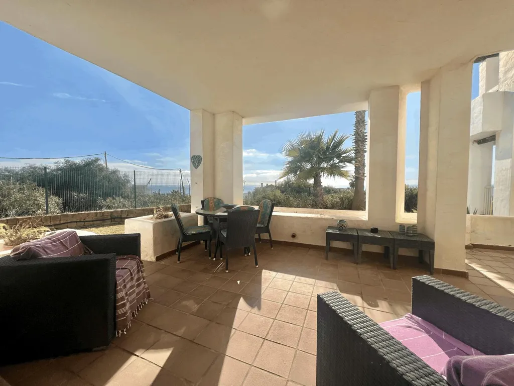 Terrasse - Beachfront Apartment with Sea Views in La Alcaidesa