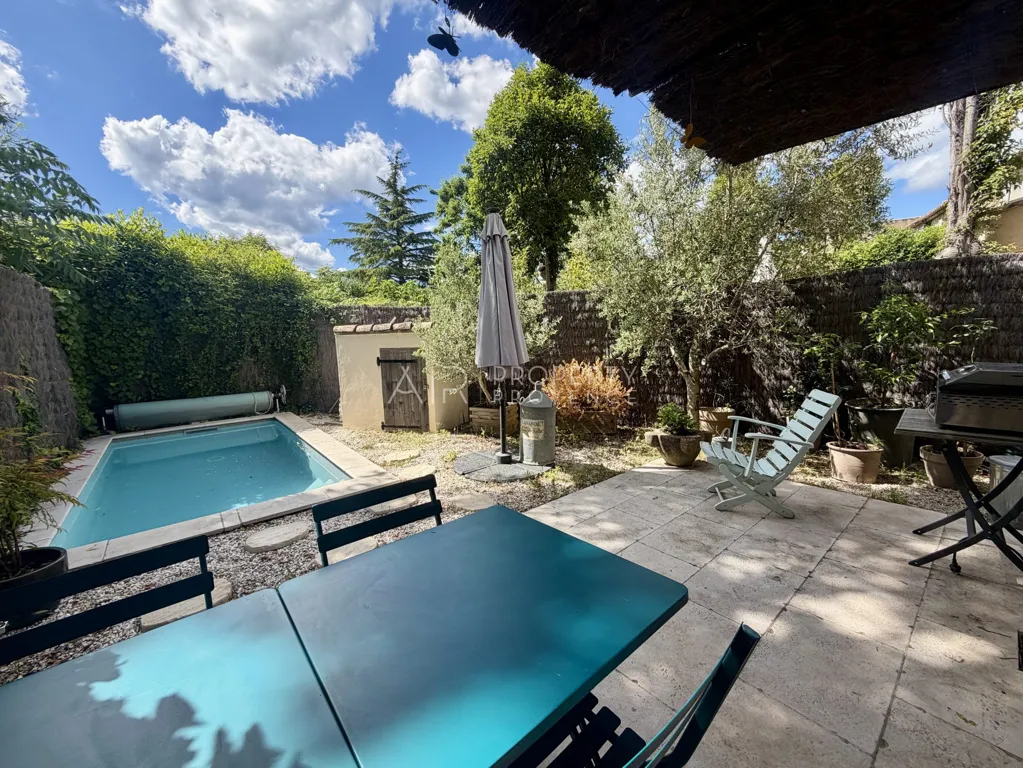 Piscine - Maison Rénovée avec Piscine à Lourmarin