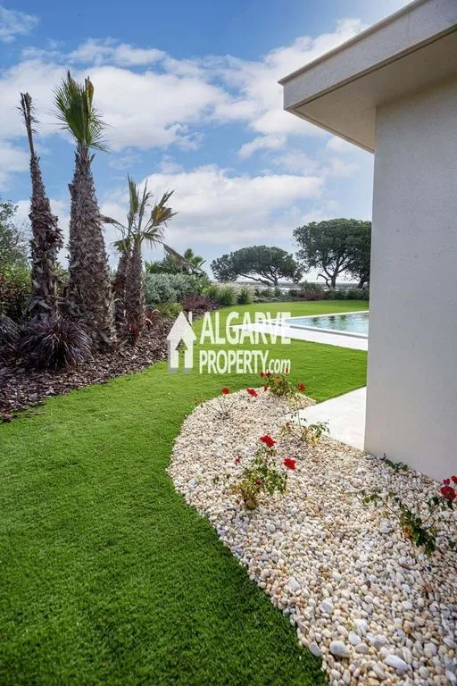 Jardin - Luxury Villa with Pool in Faro, Portugal