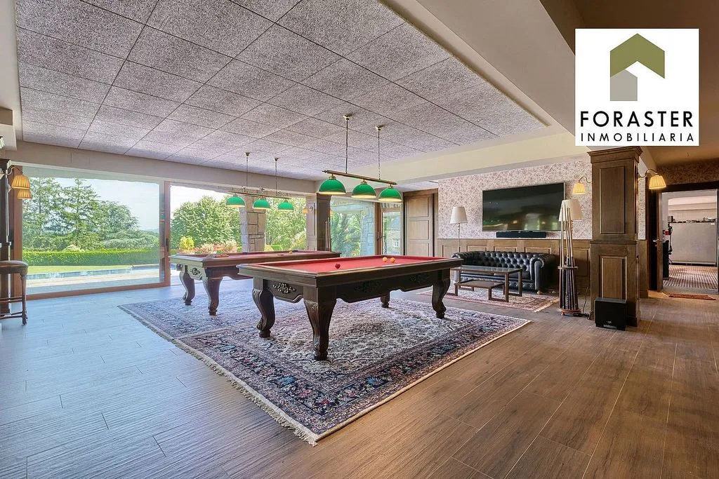 Pièces - Chalet with Pool and Terrace in Loiu