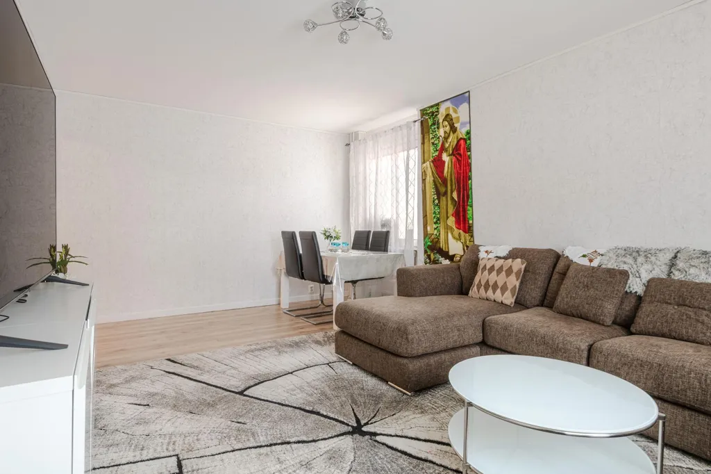 Soggiorno - Terraced House with Glazed Balcony in Central Location