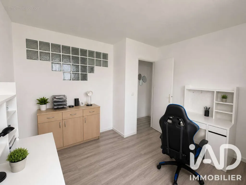 Studio - Apartment with Balcony in Chilly-Mazarin