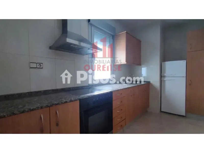 Cuisine - Apartment with Balcony in City Centre