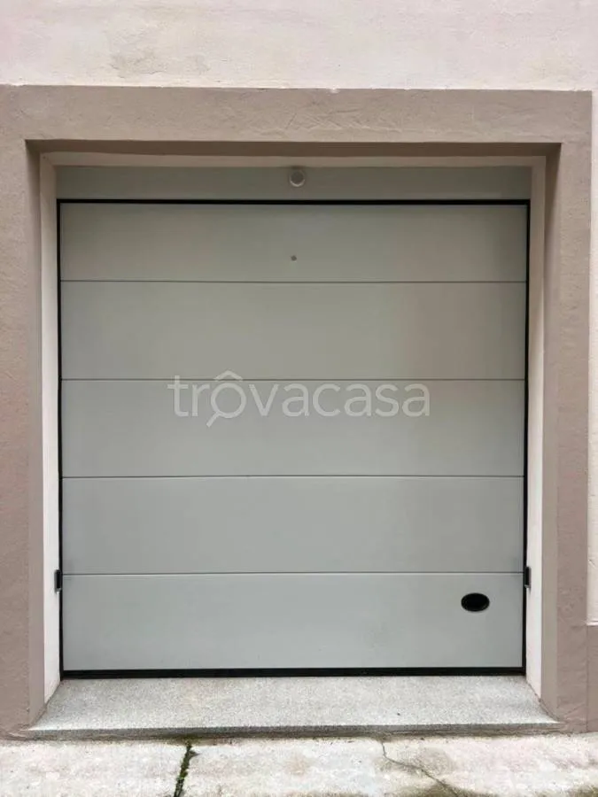 Garage - Newly Built Flat with Parking in Varese