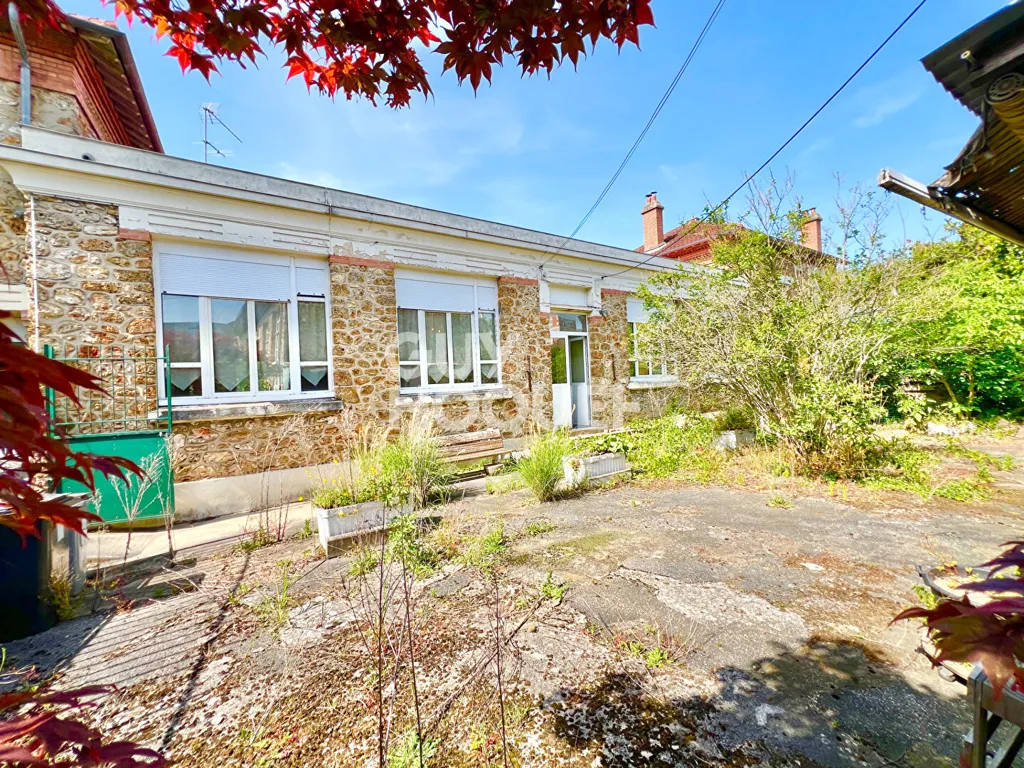 Aed - Contemporary House with High Ceilings in Massy