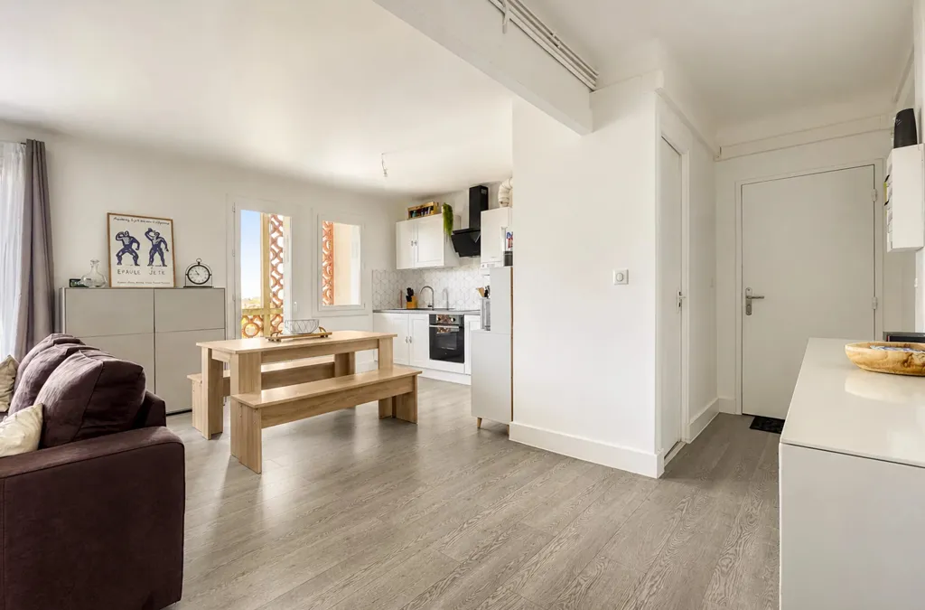 Séjour - Appartement T3 Rénové avec Terrasse à Dernier Étage