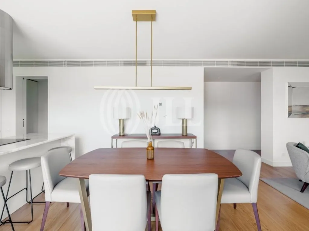 Salle à manger - Luxury Flat with Balcony Views in Quinta da Marinha