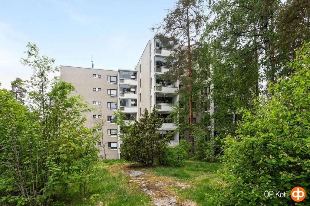 Extérieur - Apartment with Balcony in Quiet District