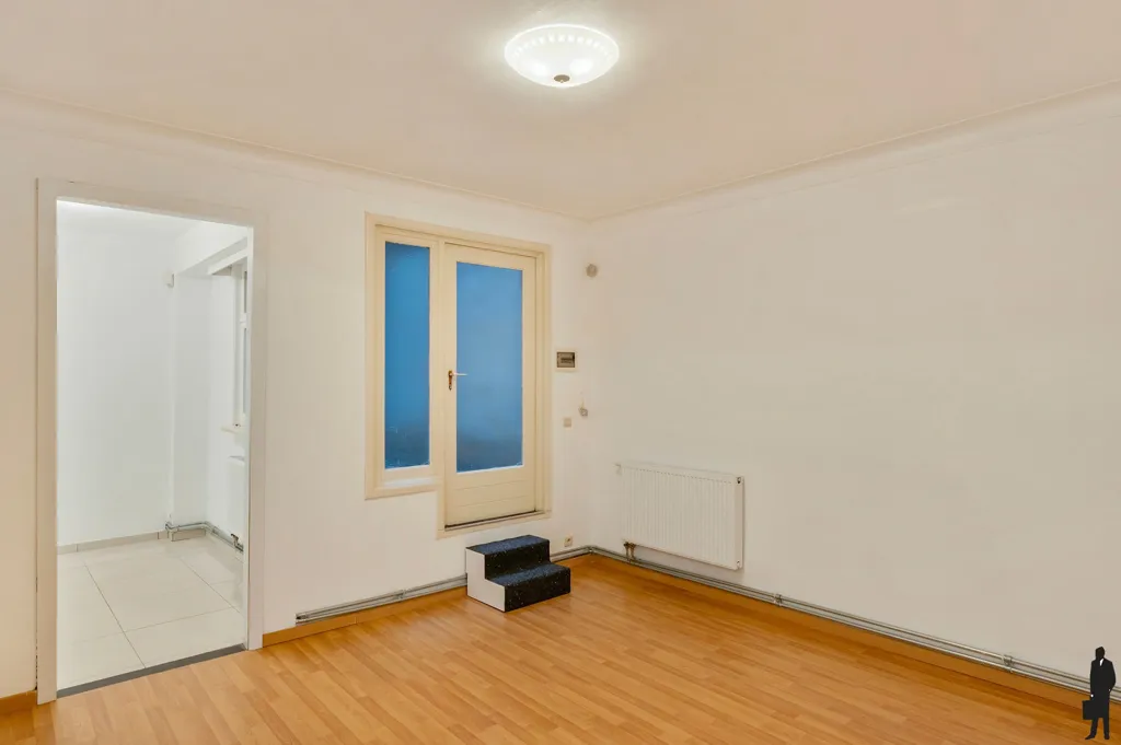Toad - Fully Renovated Commercial Unit in Quellinstraat, Antwerp