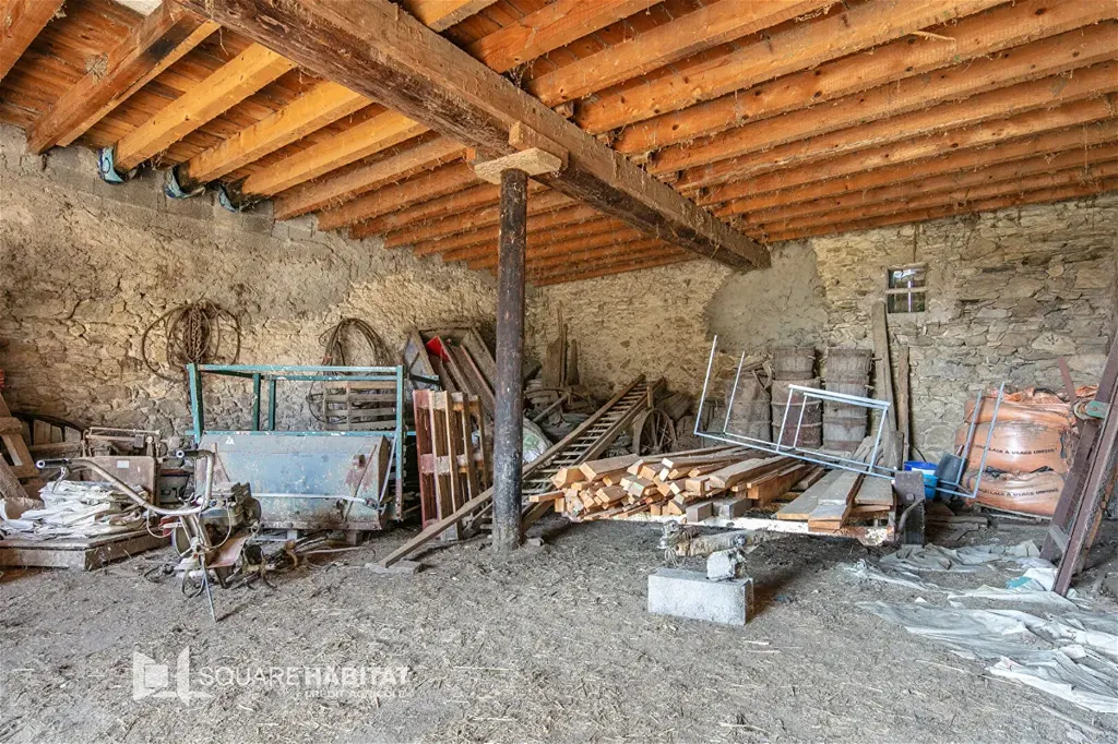 Buanderie - Corps de Ferme avec Hangar à Sinard