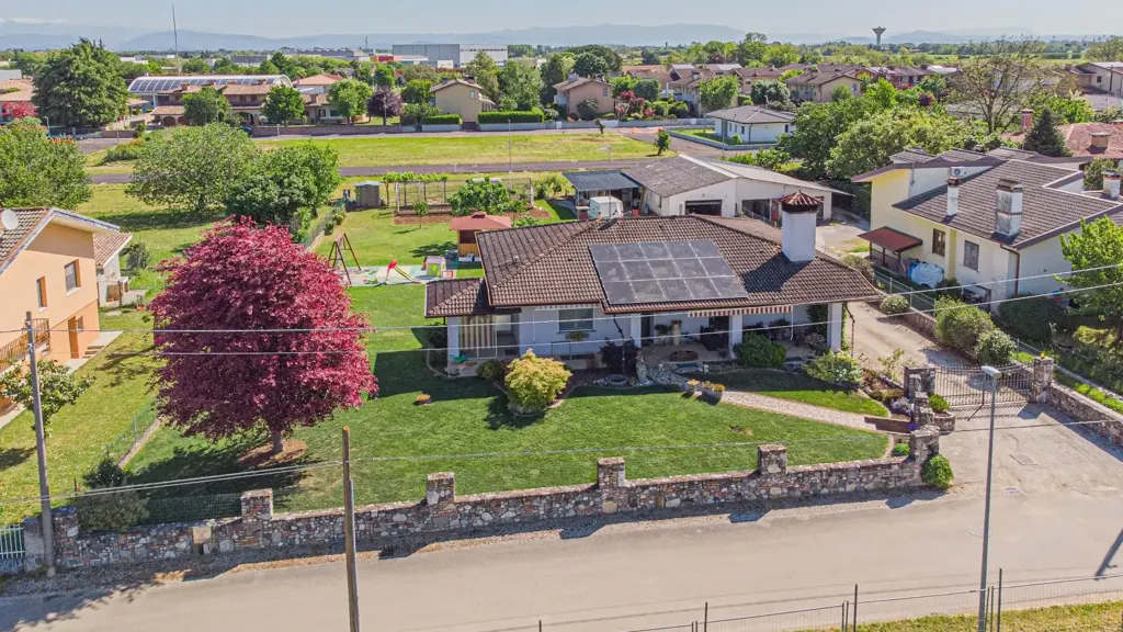 Õhuvaade - Villa with Garden in Gonars