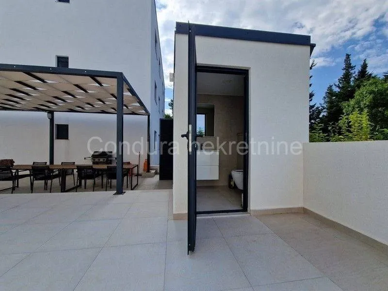 Terrass - Apartment with Pool in Ugljan
