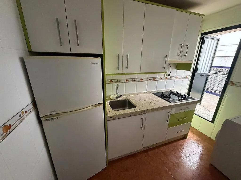 Cucina - 3-Bedroom Flat with Private Patio in Rochelambert