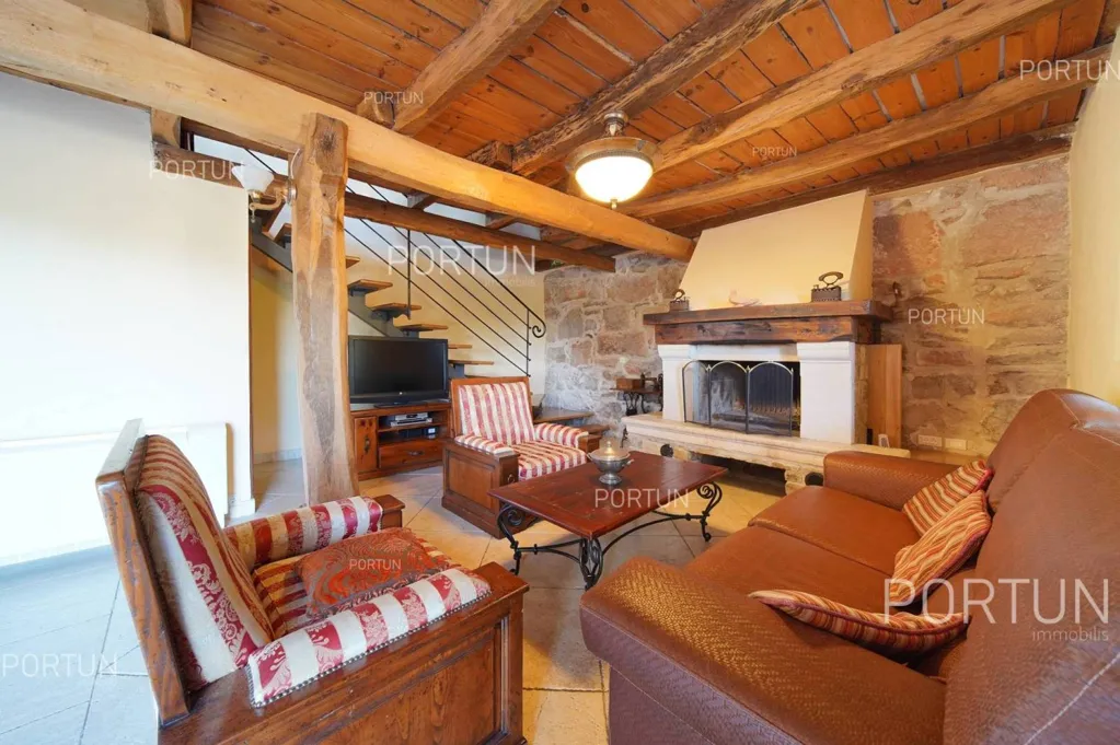 Séjour - Renovated Estate with Panoramic Views in Lupoglav