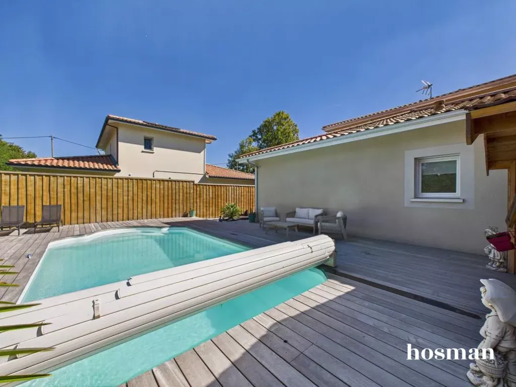 Pool - Family House with Pool in Mérignac