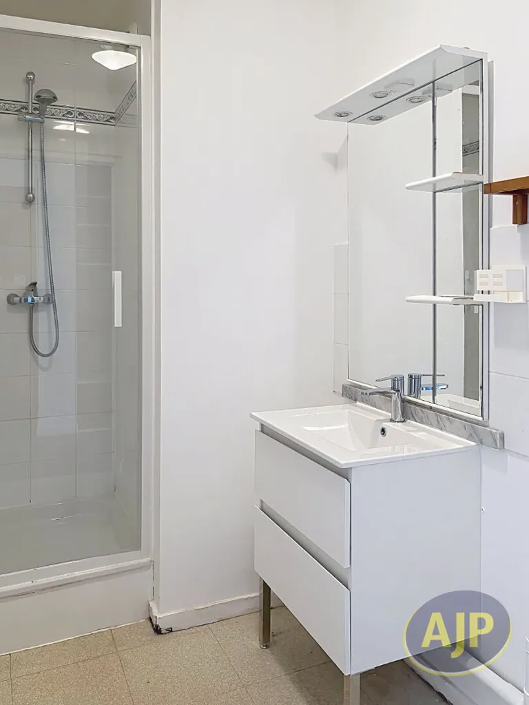 Vannitoad - 3-Bedroom Apartment in Sautron Centre