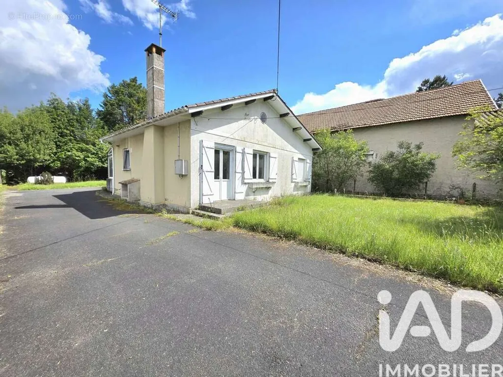 Exterior - House to Renovate with Garden in Hostens