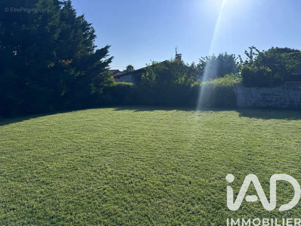 Aed - Viabilised Plot with Bucolic Setting in Léguevin