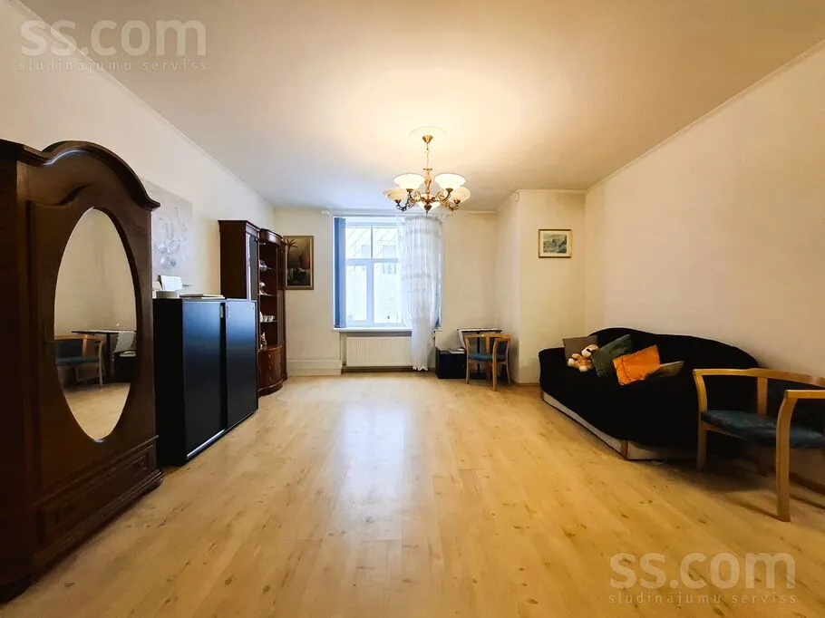 Séjour - Spacious 3-Bedroom Apartment in Quiet Centre, Riga