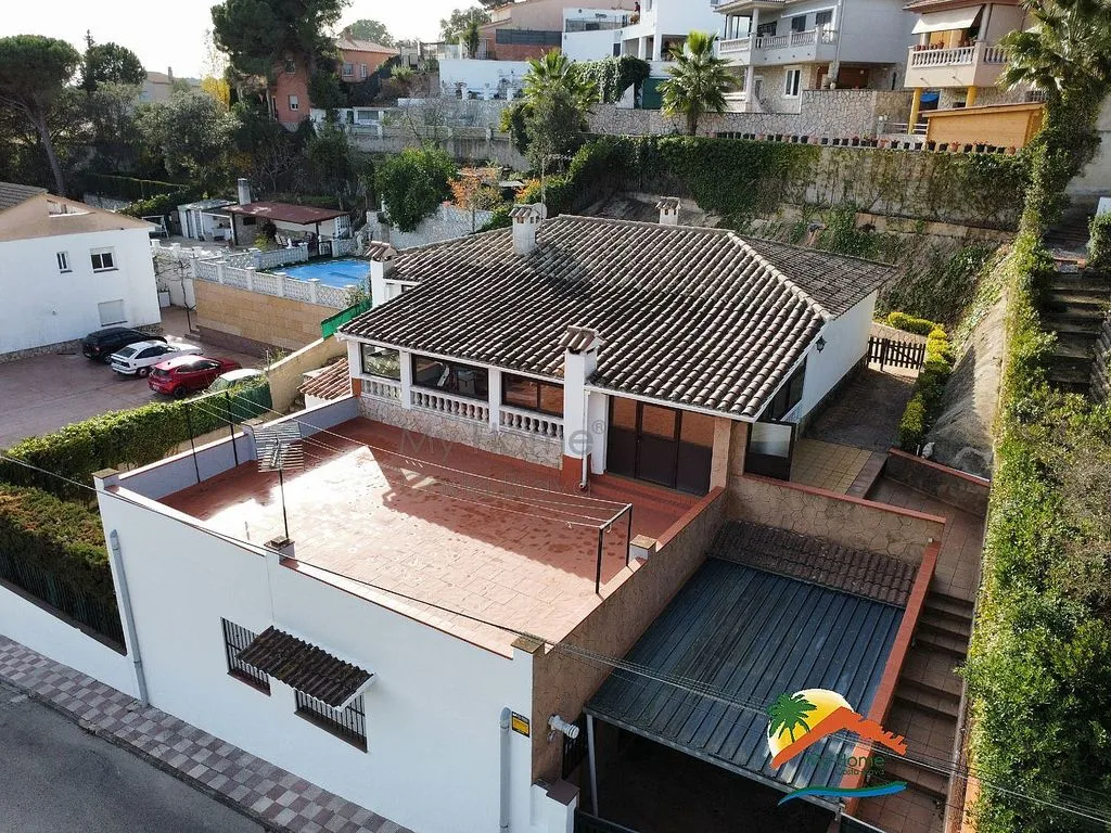 Vista aerea - Chalet with Pool and Terrace in Aiguaviva Parc