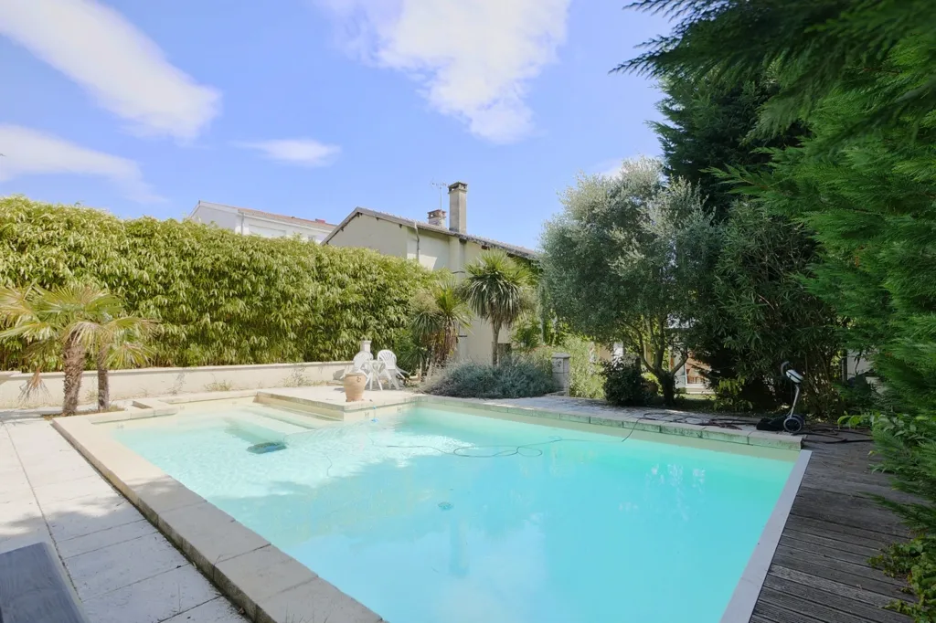 Piscina - Family Home with Pool in Mions
