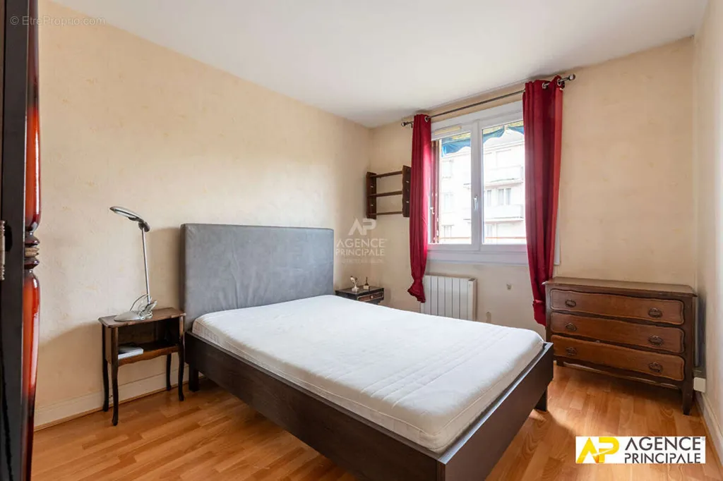 Magamistoad - 3-Bedroom Apartment with Balcony in Le Mesnil-le-Roi