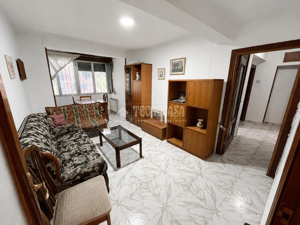 Séjour - Ground Floor Flat with Garden View in Latina
