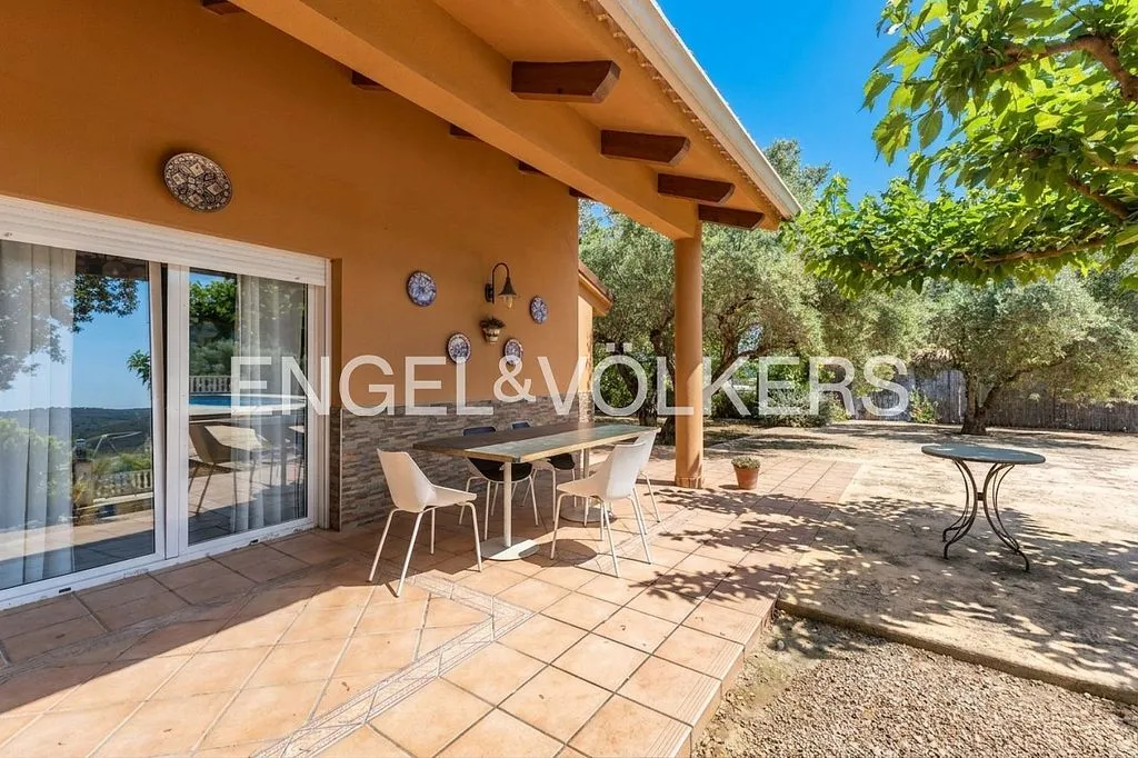 Terrass - Equestrian Estate with Pool in Enguera