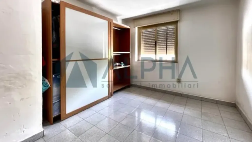 Rooms - Three-Bedroom Apartment with Balcony in Forlì