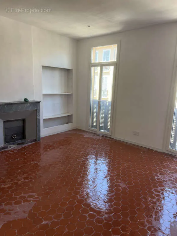 Elutuba - Renovated 2-Bed Flat with View in Toulon