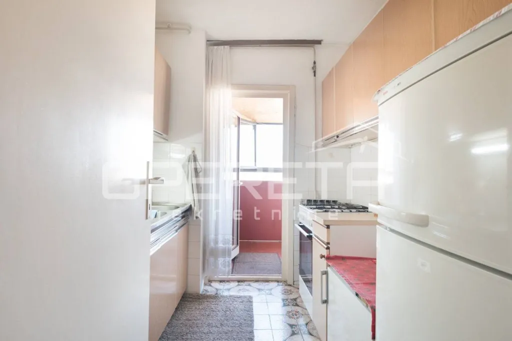Köök - Three-bedroom Apartment with Central Heating in Zagreb