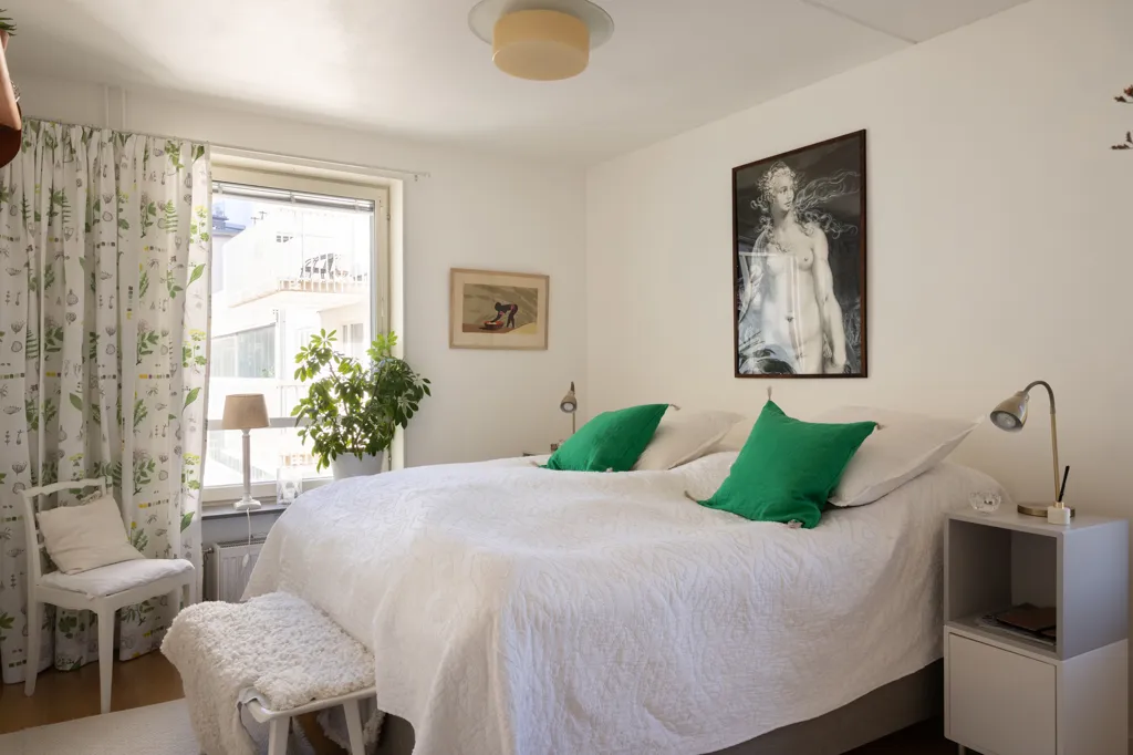 Chambres - 55+ Apartment with Two Balconies in Nockeby Backe
