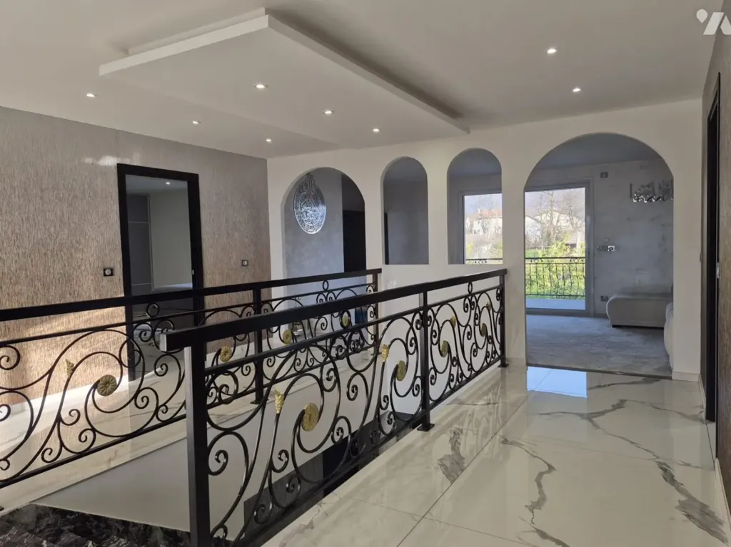 hallway_entrance
