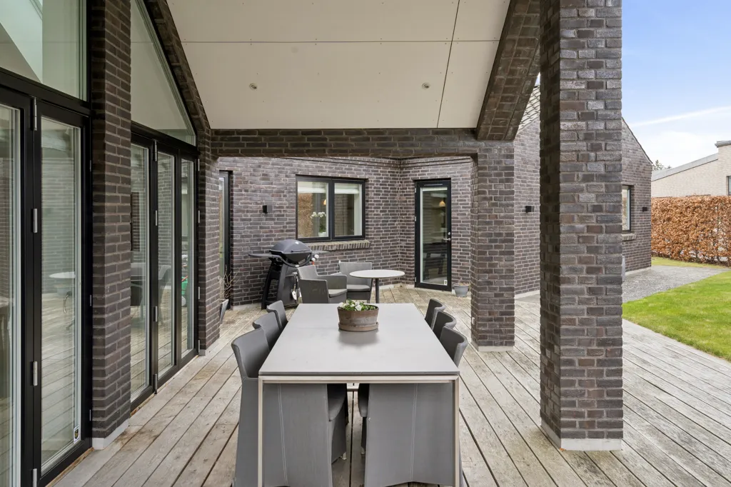 Terrace - Architectural Villa in Hastrup