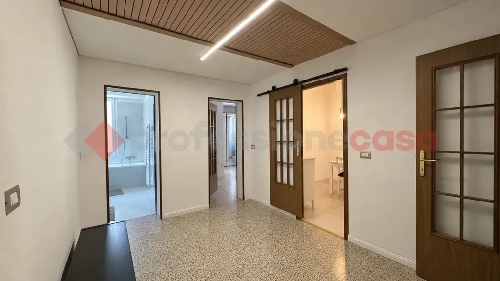 Hallway - Semi-detached Villa with Central Location in Opera