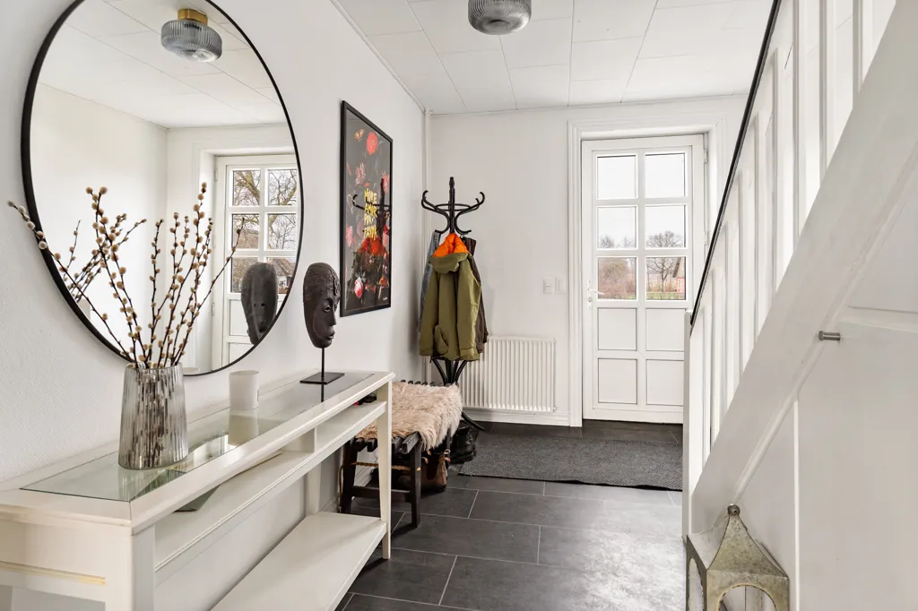 hallway_entrance