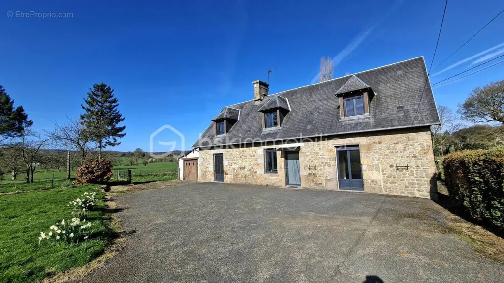 Extérieur - Longère en Pierre avec Garage entre Saint-Sever et Vire