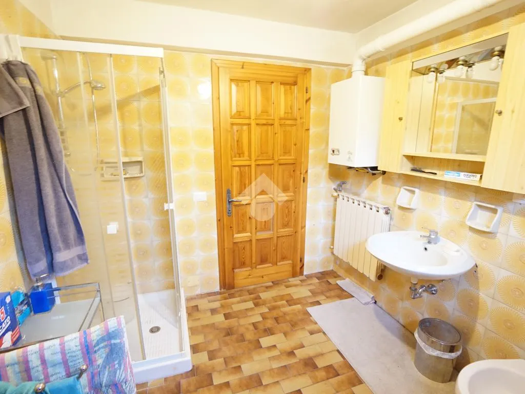Salles de bain - Spacious Apartment with Private Courtyard in Castelnuovo Rangone